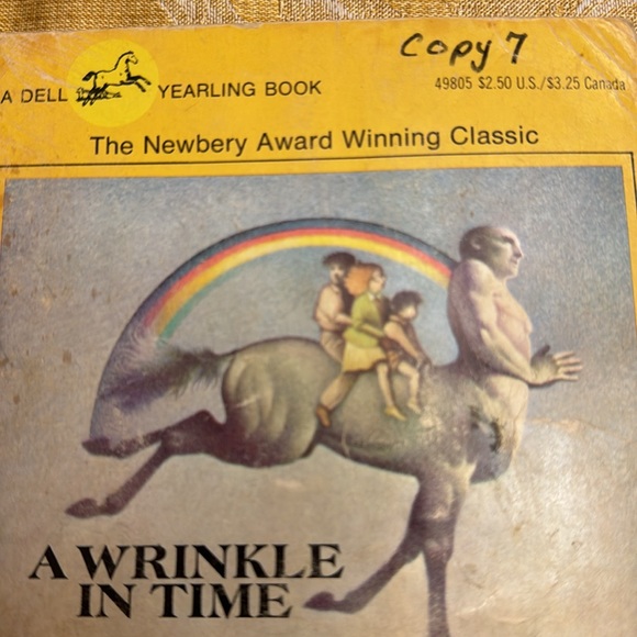 ⛱️2/$5⛱️A Wrinkle in Time Newberry Award Winning Classic, age wear - Picture 2 of 7